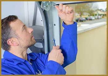 United Garage Door Repair Village of Clarkston, MI 248-457-5450 - serv-rep-gr-47m